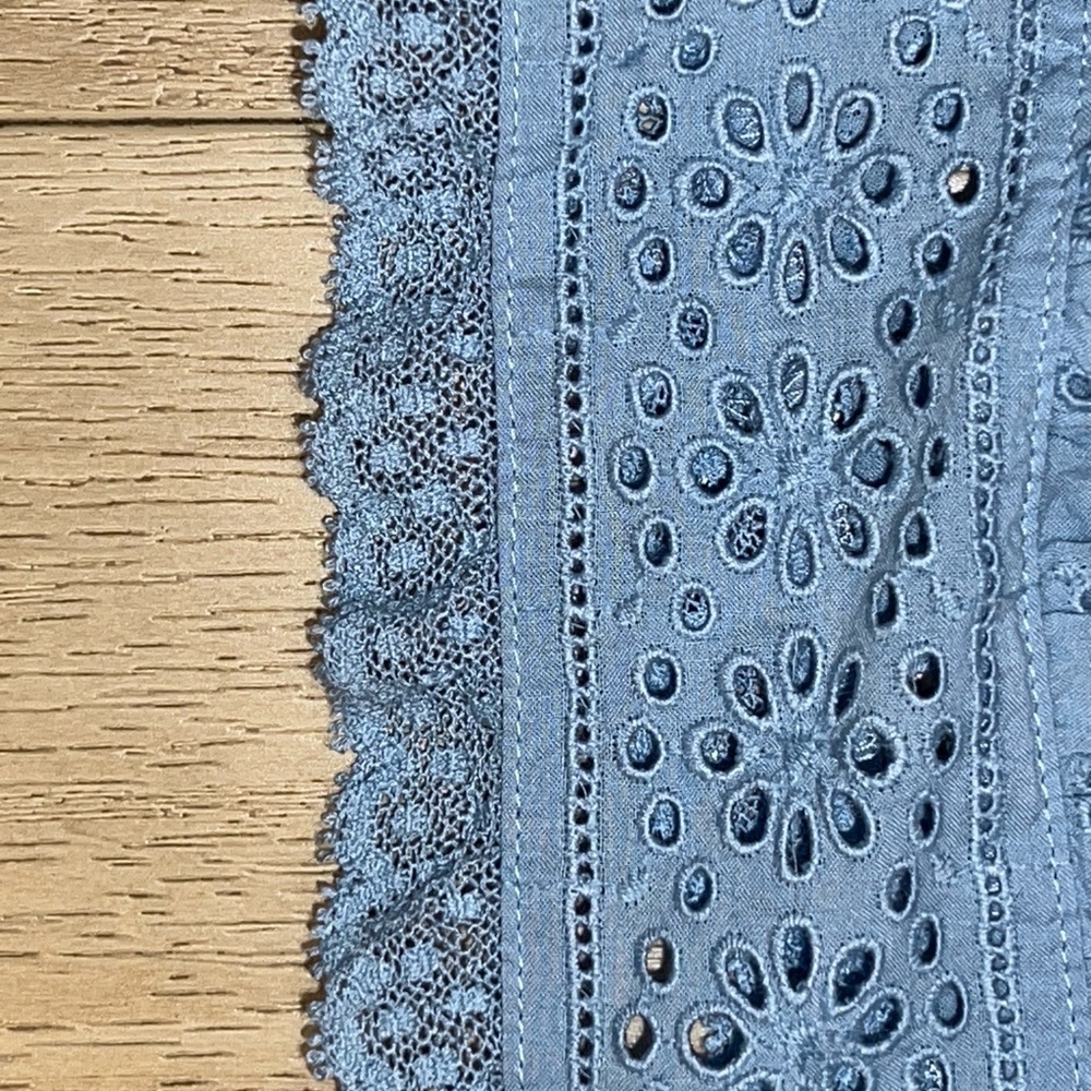 NEW J.Crew Cropped Button-Up Shirt Light Blue Eyelet Womens Medium M Casual Chic - Picture 3 of 11